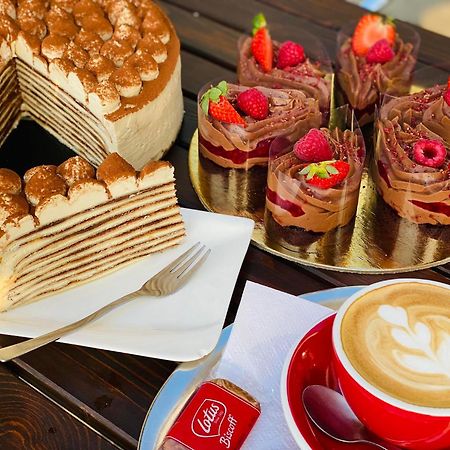 Отель Aerocafe Партизанске Экстерьер фото