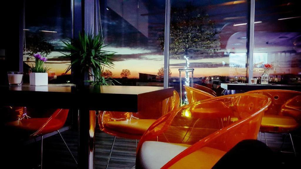 Отель Aerocafe Партизанске Экстерьер фото