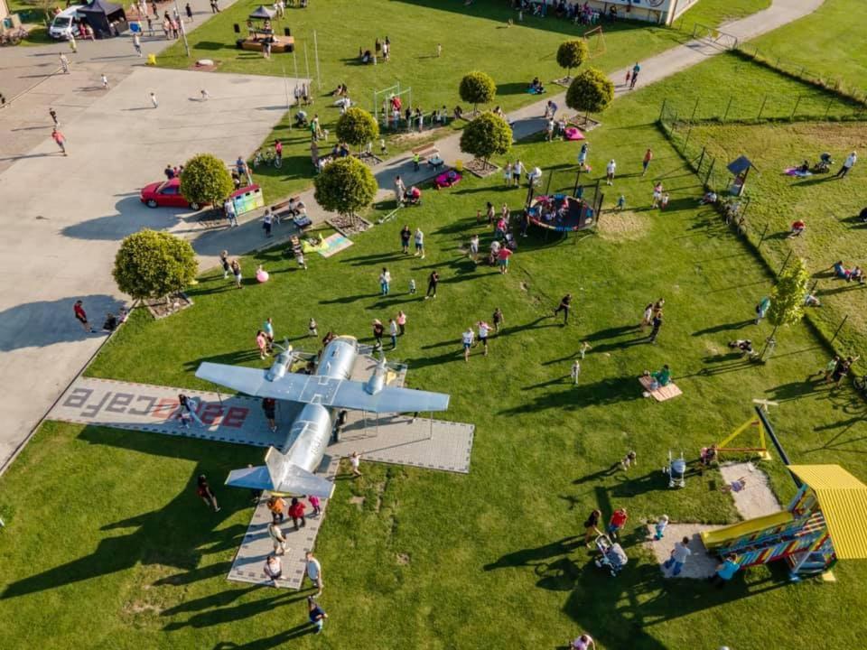 Отель Aerocafe Партизанске Экстерьер фото