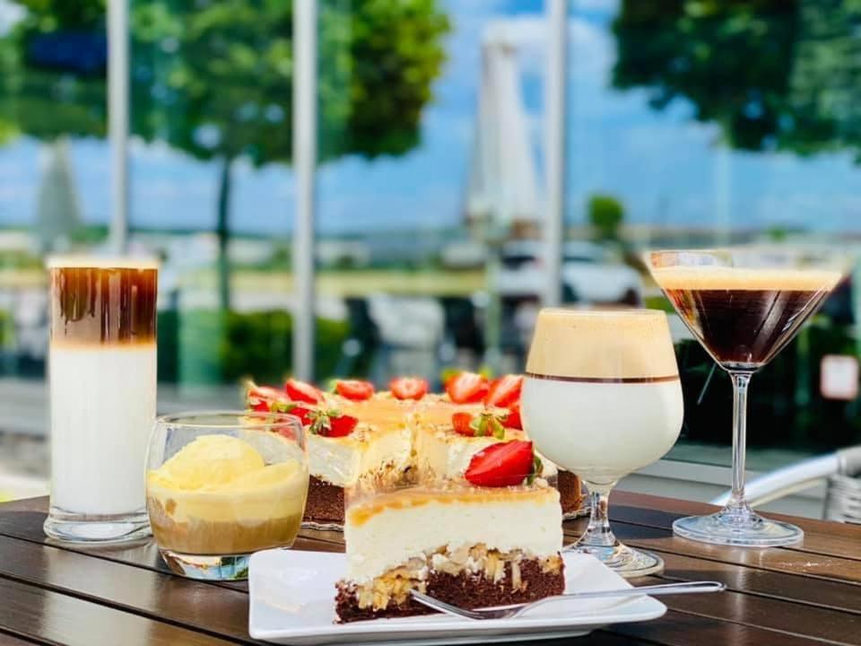 Отель Aerocafe Партизанске Экстерьер фото
