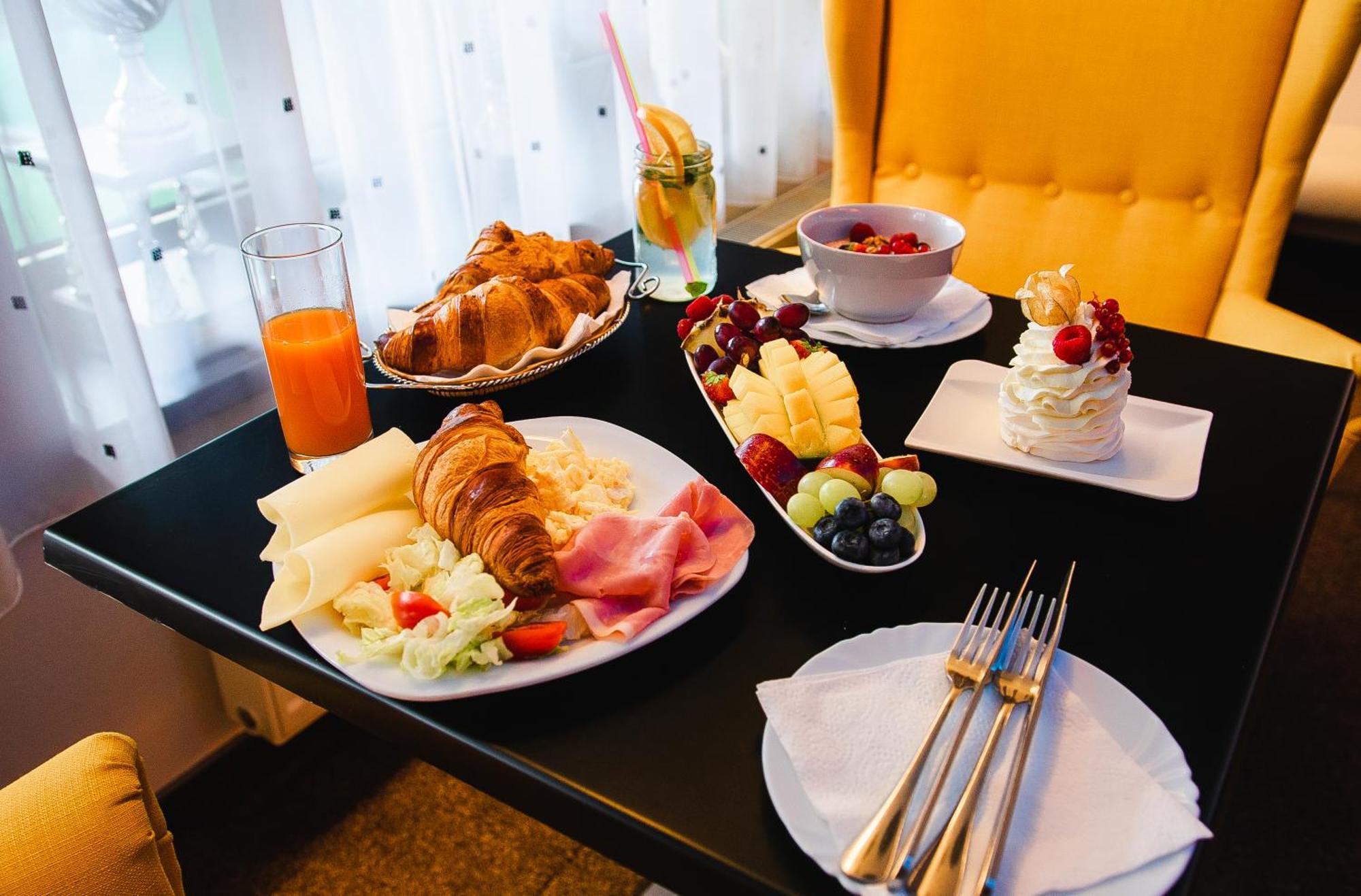 Отель Aerocafe Партизанске Экстерьер фото